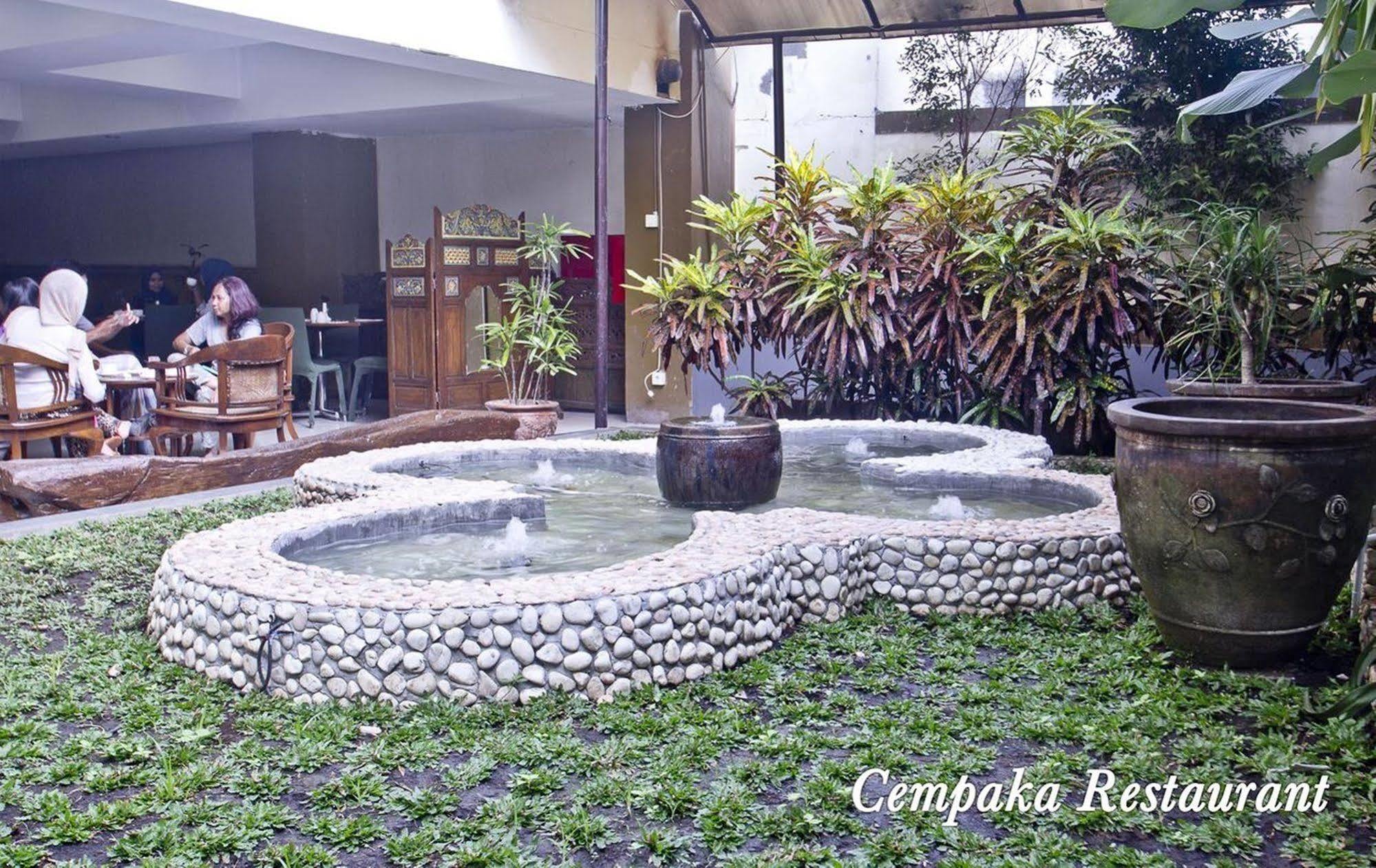 De Batara Hotel Bandung Exteriör bild