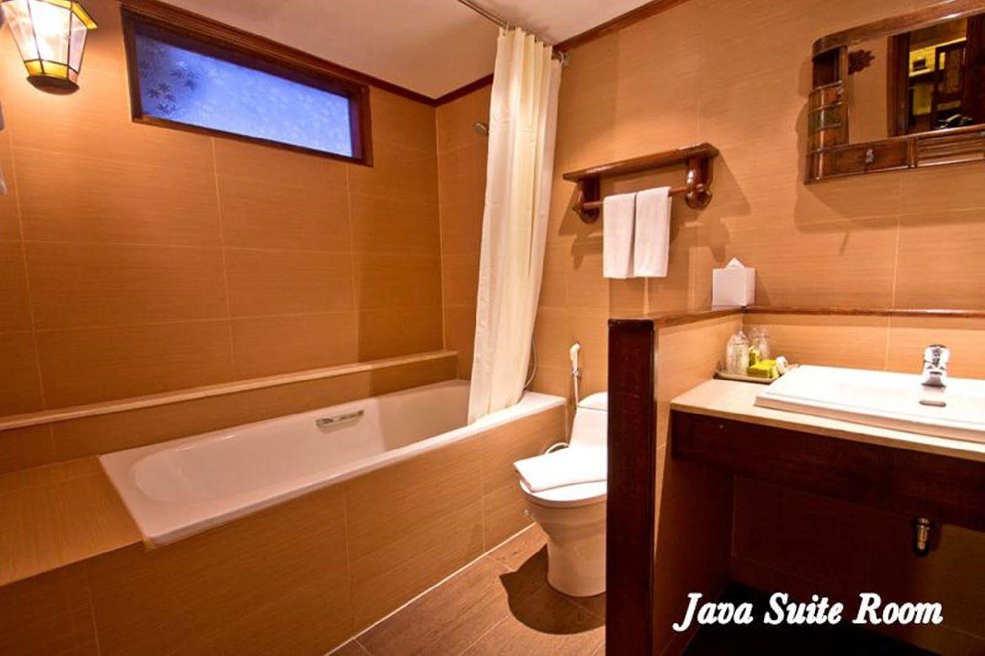 De Batara Hotel Bandung Exteriör bild