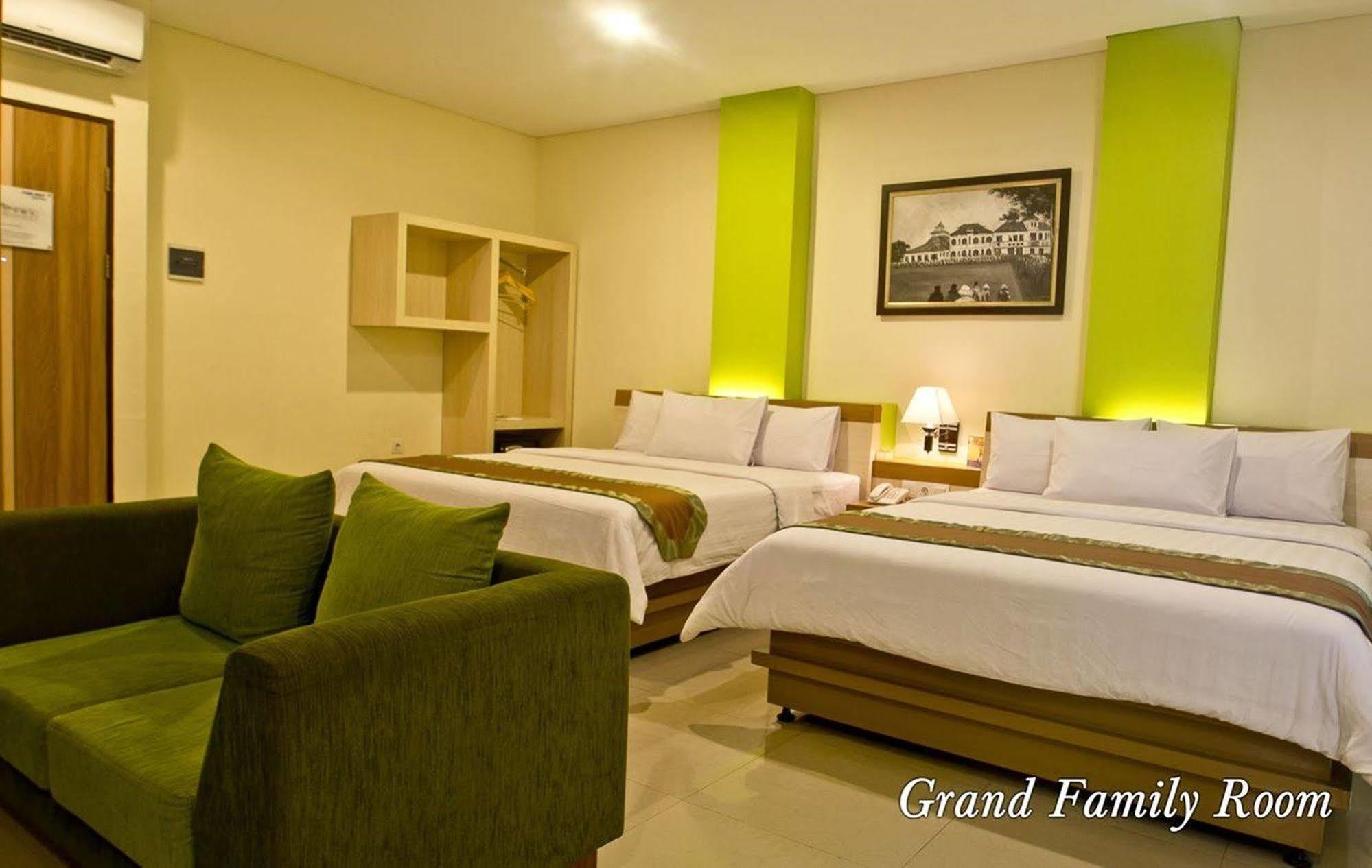 De Batara Hotel Bandung Exteriör bild
