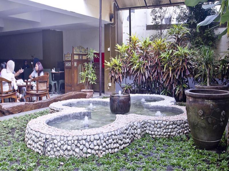 De Batara Hotel Bandung Exteriör bild